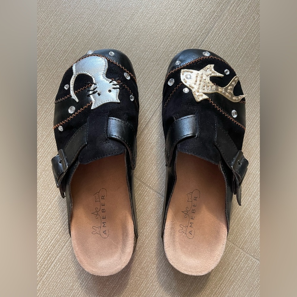 Women suede clogs